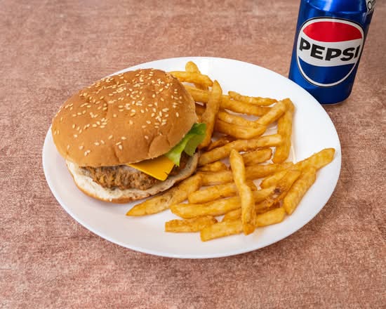 Crispy chicken wings with dipping sauce
